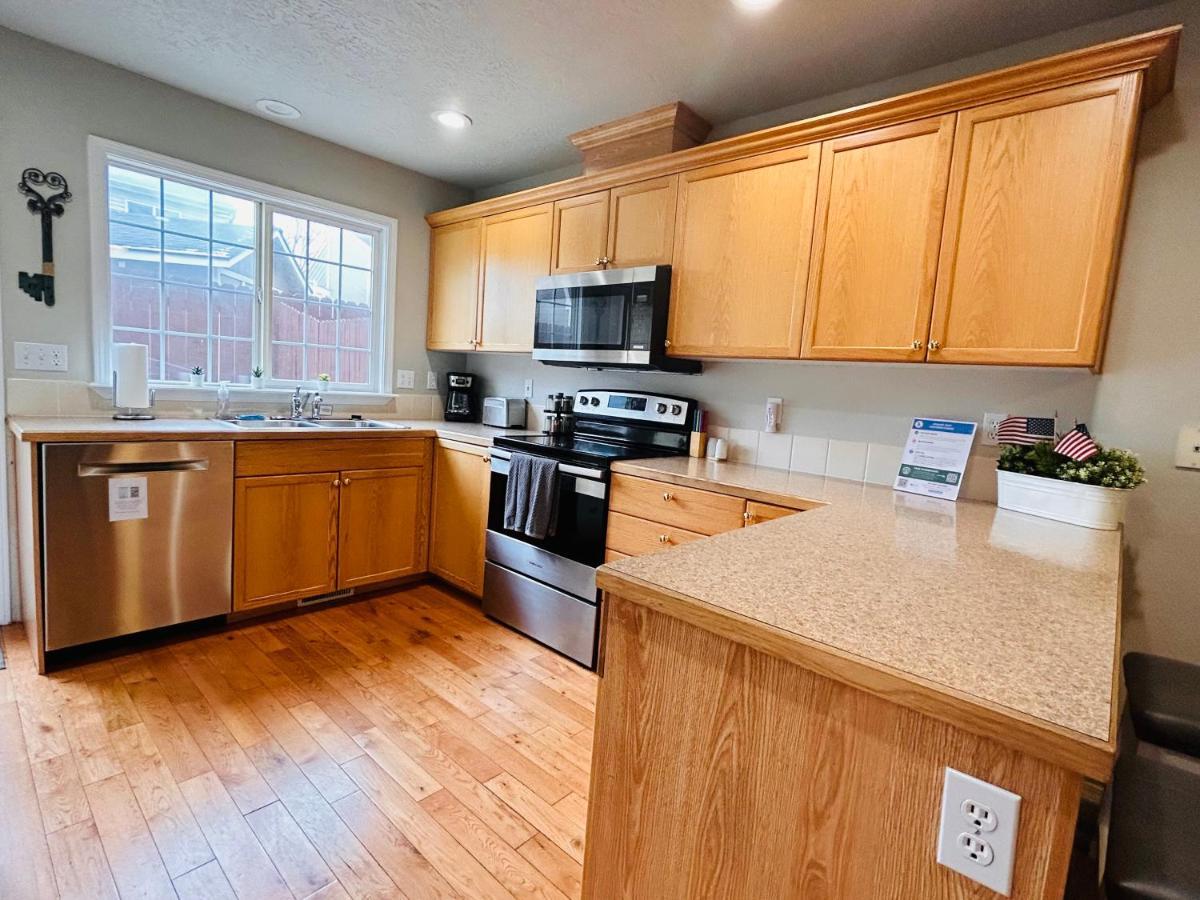 The Getaway Se Boise Condo Across The Street From Greenbelt, Bown Crossing And Boise River 3Bd 3Bath, 4 Beds! Lovely, Homey, Dining Table Seats 6 Zewnętrze zdjęcie