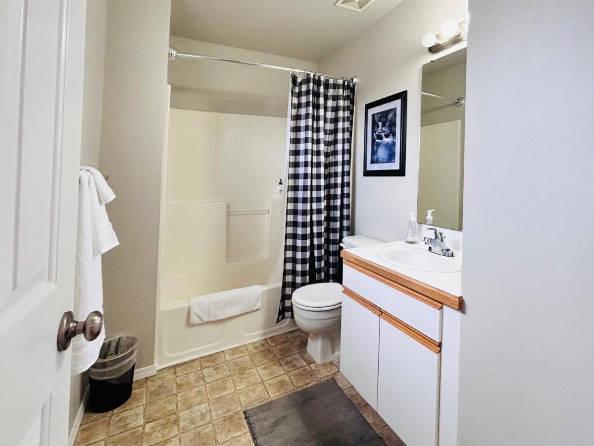 The Getaway Se Boise Condo Across The Street From Greenbelt, Bown Crossing And Boise River 3Bd 3Bath, 4 Beds! Lovely, Homey, Dining Table Seats 6 Zewnętrze zdjęcie